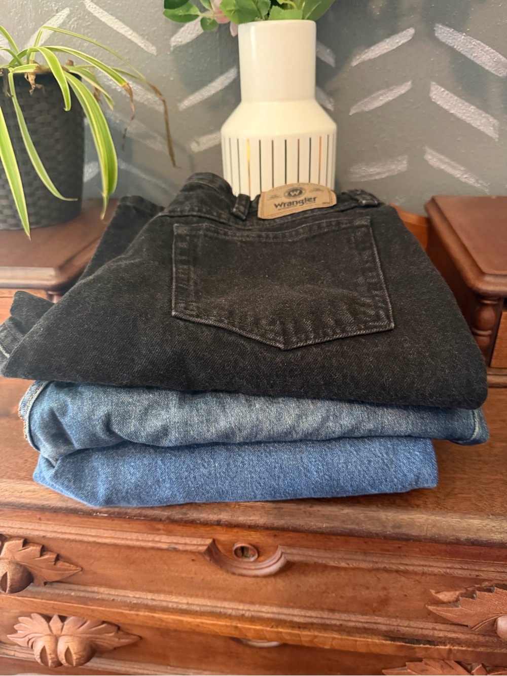 Wrangler Men’s Black and Blue Relaxed Jeans Stack